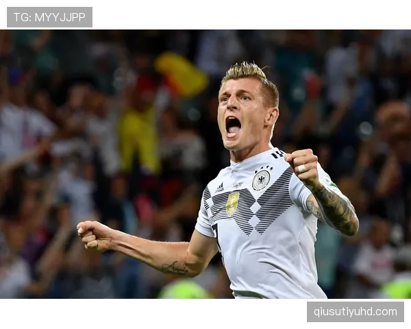 克罗斯本赛季更频繁前插，通过接管出球与直塞撕开对手防线